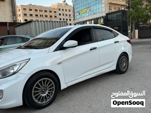 2018 هيونداي اكسنت Standard