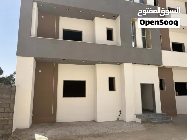 شقق للبيع الموقع السراج شارع الأسلاك قريب من الطريق وجميع الخدمات حي سكني فيلات الاسعار من 215 الف ا
