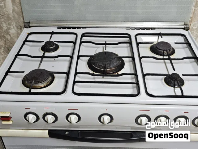 5 Burner Cooking Range With 2 Bahrain Gas Cylinder Medium And Small