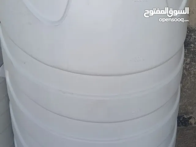 تنك مياه 2 متر +3 كشافات بحالة الوكالة