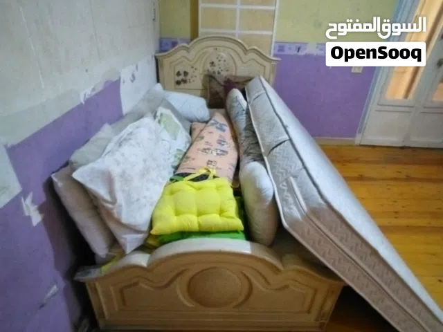 سرير للبيع