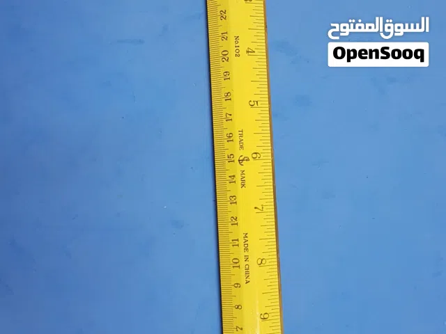 مسطرة خشب قديمة