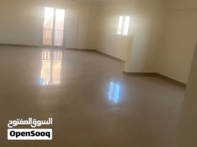 شقه للايجار بسموحه 150م  مطلات على النادي