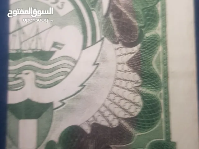 معي 10دينار قديمه منذ 1967للبيع عمرها يقارب 58سنه