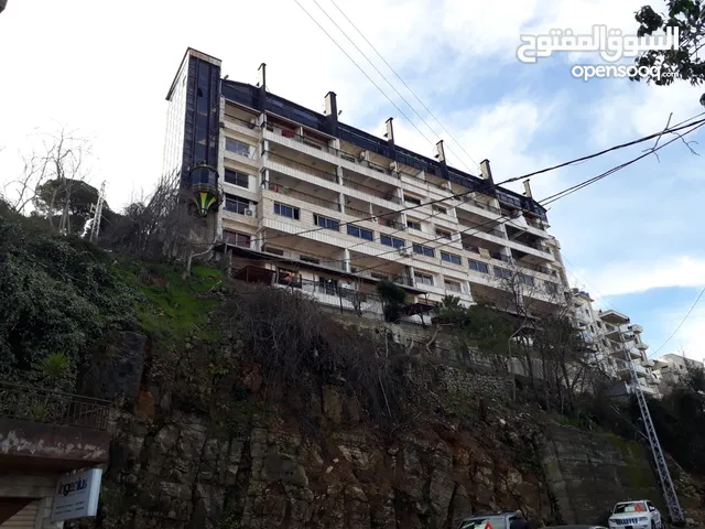 شقة 3 غرف نوم جديدة ومطّلة على البحر و بيروت في مدينة عاليه عروس المصايف في لبنان