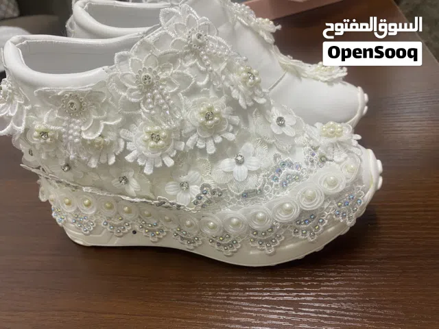 حذاء عروس جديد