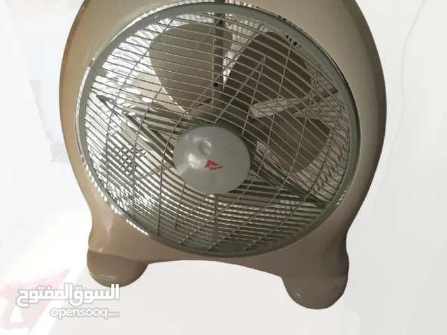 مروحه ارضيه حجم كبيير بحاله ممتازه ثلاث سرعات تايمر للوقت متور يقوم بتوزيع الهواء بجميع أنحاء الغرفه