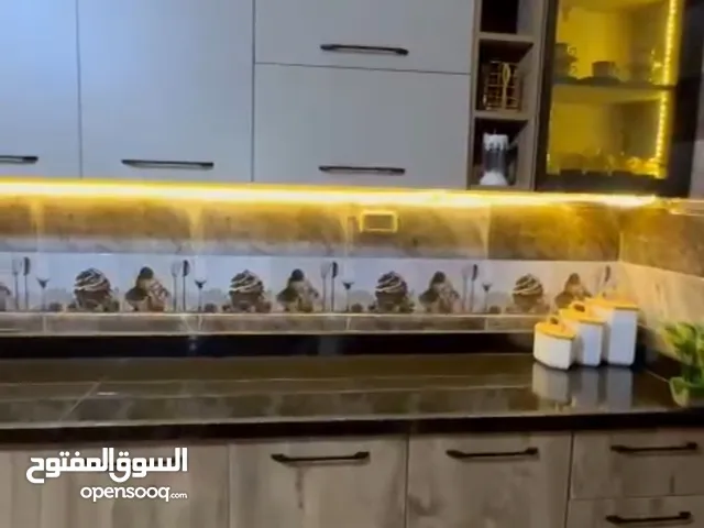 مطبخ استعمال نضيف جداً اقل من سبع شهور