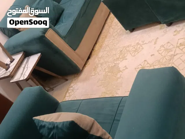 طقم كنب 12 شخص للبيع مستعمل يوجد كنبه واحده لشخص واحد تحتاج لصيانه