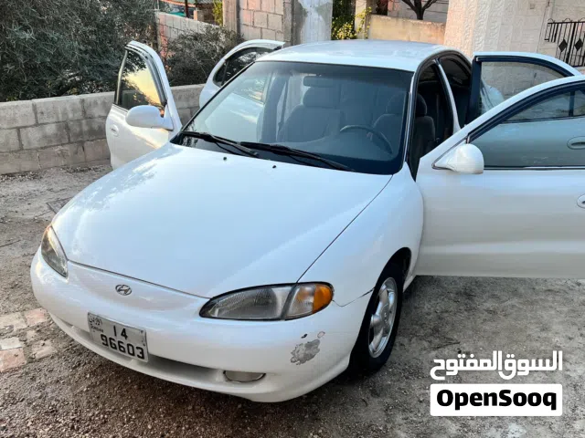 1996 هيونداي افانتي Standard
