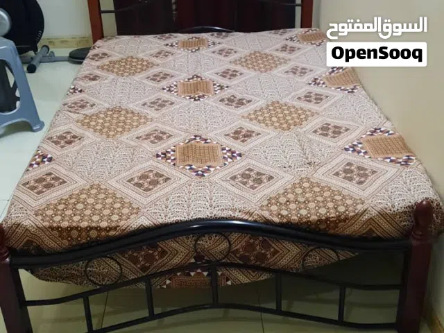 سرير بحالة ممتازة للبيع
