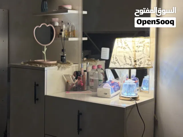 ميز تواليت للبيع