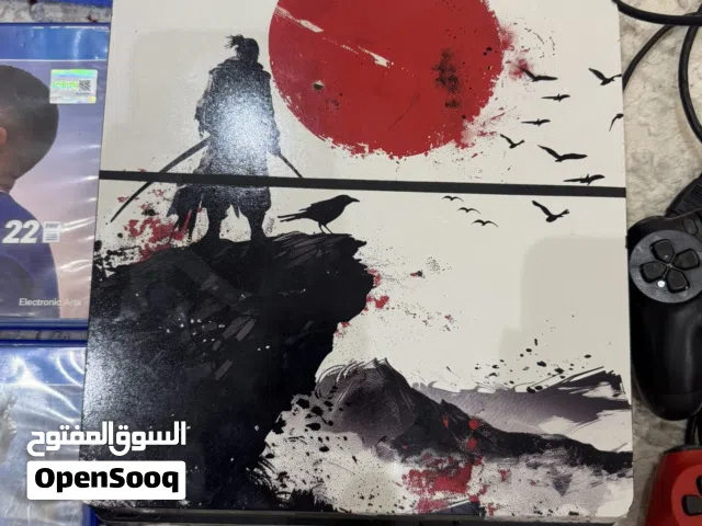 بلايستيشن4 مع ست اشرطه وجهازين