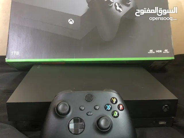 اكس بوكس ون اكس مستعمل نضيف مع يد اضافية للبيع Xbox one x used with extra controller