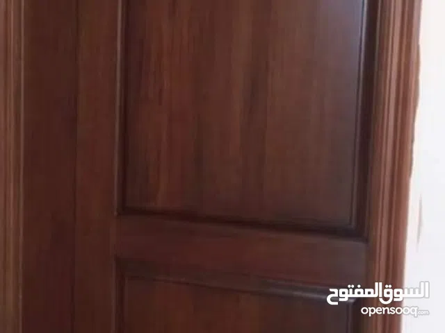 باب خشبي خارجي سويدي مستعمل نظيف بدون فيارة ب500 سعودي طبعآ مش اللي في الصورة اللي في الصورة جديد
