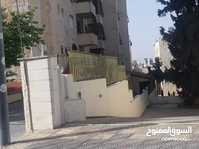 شقة طابق ثالث قبل الاخير مساحة 177م للبيع