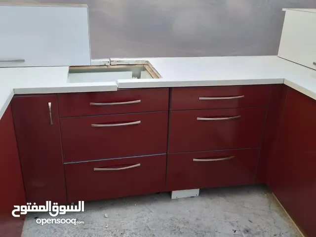مطبخ بحالة ممتازة جدا لا يوجد اي خدش