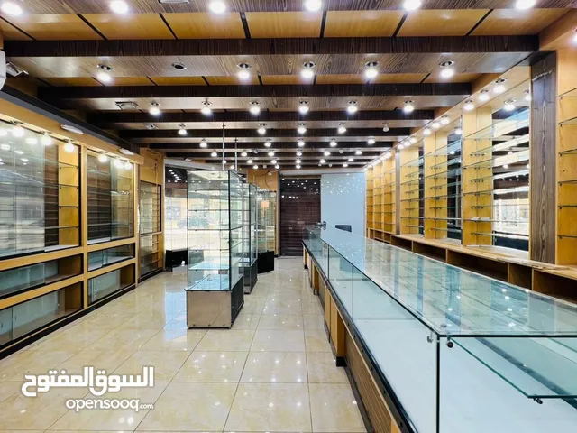 ديكور محلات تجارية عطور و إكسسوارات