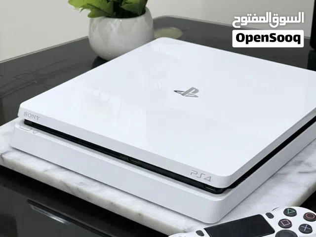 جهاز PlayStation 4 Slim باللون الأبيض المميز، الجهاز نظيف جداً جداً وفوق الوصف (استعمال حشمة)
