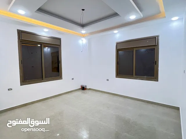 شقه طابقيه للبيع في الزرقا الجديده -البترواي الجنوبي من المالك مباشره دفعه اولى واقساط مريحه