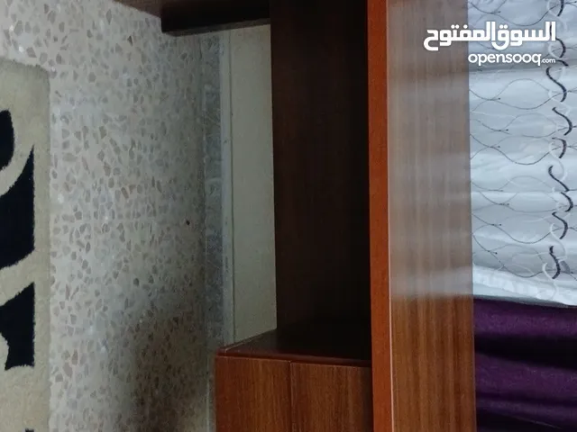 مكتب جديد لم يستعمل بعد بني بحالة الوكالة