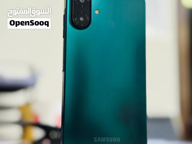 للبيع سامسونج A07 الجهاز نظيف جدًا ومفتوح استعمال 4 أيام فقط  معاه جميع أغراضه الأصلية والكرتون