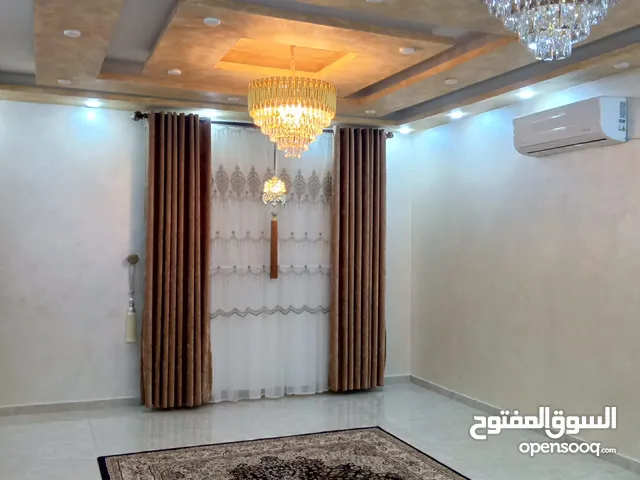 215 m2 More than 6 bedrooms Townhouse for Sale in Zarqa Graiba