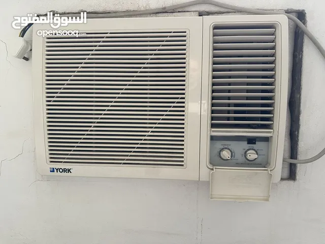 مكيف جداري واحد ونص طن