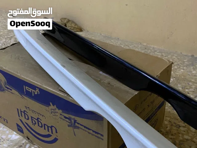 جناح لكزس اي اس 2018