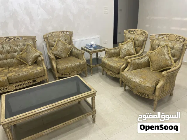 كنب ذهبي محفر