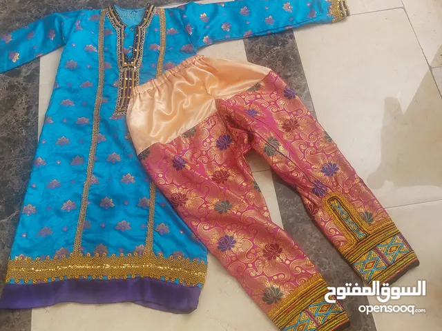 اللبس التقليدي العماني بريسم الجميل