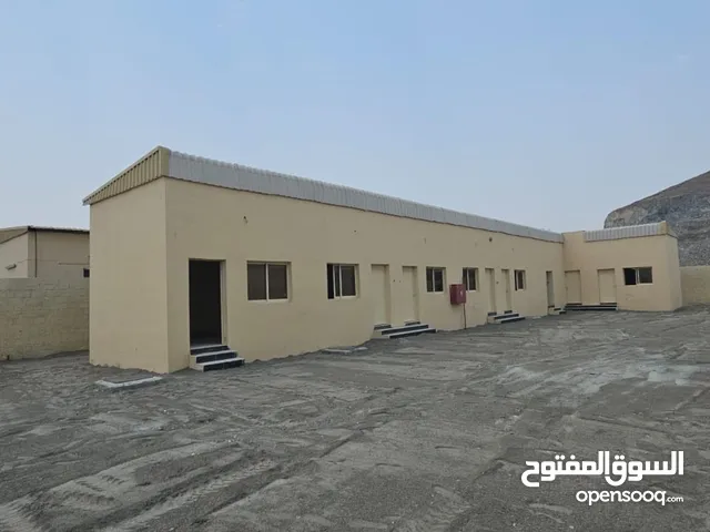 للبيع كراج وسكن عمال - الفجيرة - صناعية الحيل