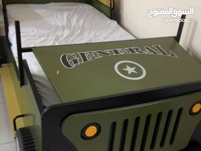 للبيع سرير على شكل سياره الواحد ب 470