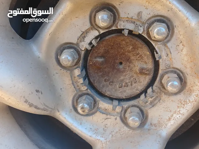 كاوتشوك باجيرو 6 براغي او جيب هونداي مع الجنطات وكفر السبير الألمنيوم بحالة ممتازة جدا جدا جدا
