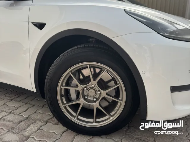 للبيع رنقات وتواير تركب للتسلا y و3
