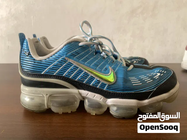 بوط نايكا ازرق اصلي صنع أمريكي يسمح بلمعاينة  قبل شراء لا يوجد خدمة توصيل