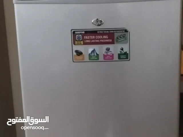 ثلاجة GEEPAS شبه جديدة نظيفة بالكامل من الداخل والخارج موفرة للطاقة
