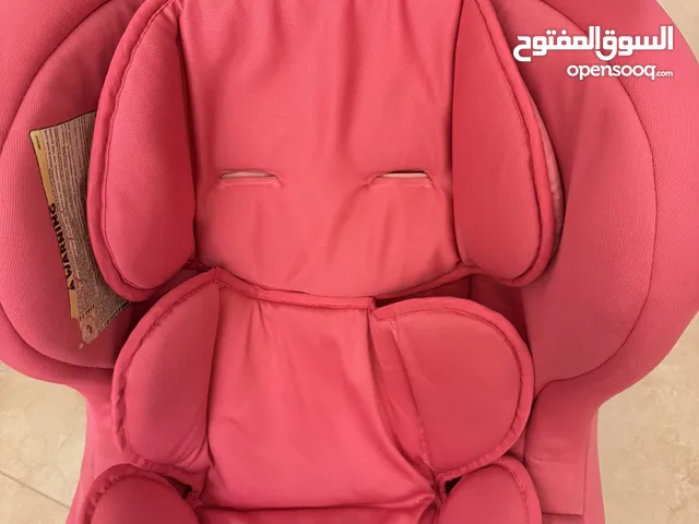 كرسي سيارة أطفال لون وردي