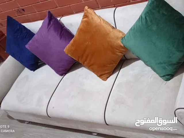 طقم كنب فاخر نظيف جدا وسعر خيالي طقم كنب مع الوسايد مكون من 2 كنب ابو 3انفار 2 كنب ابو نفر