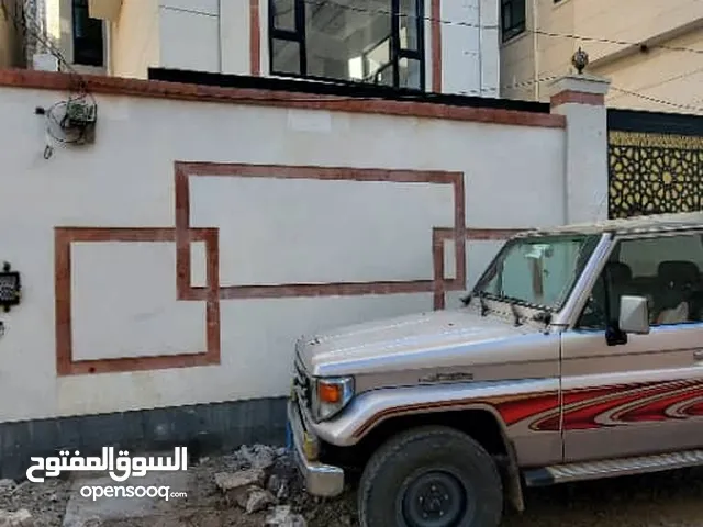 فله ملكيه دورين وبدروم للبيع عرطه بيت بوس المثلث الذهبي قريب شارع الخمسين