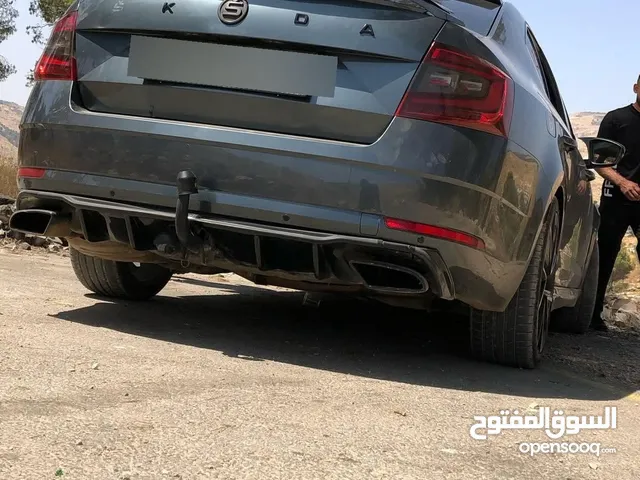 أوكتافيا  أوتوماتيك بنزين  بودي وماتور وجير نخب فقط طلاء غطاء محرك وجناح أمامي أيمن