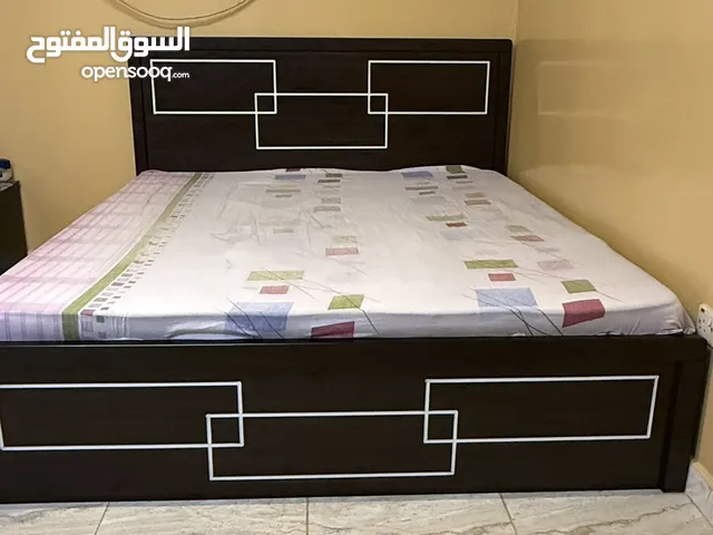 للبيع سرير شخصين بدون الفرشه