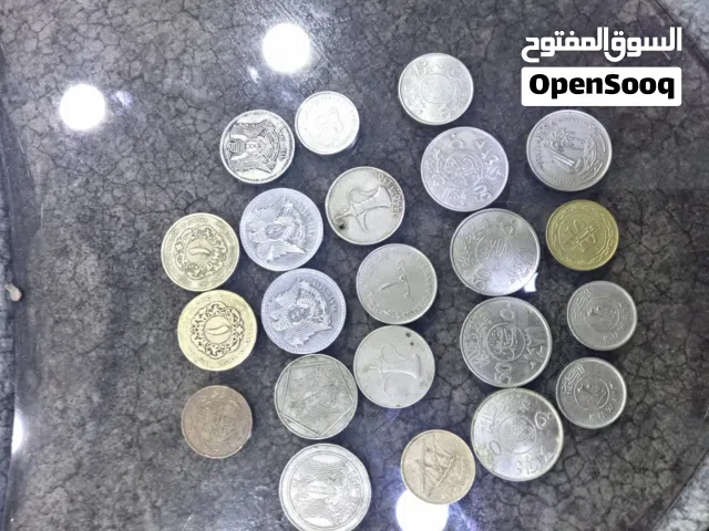 للبيع مجموعة من العملات العربية والأجنبية لهواة جمع العملات