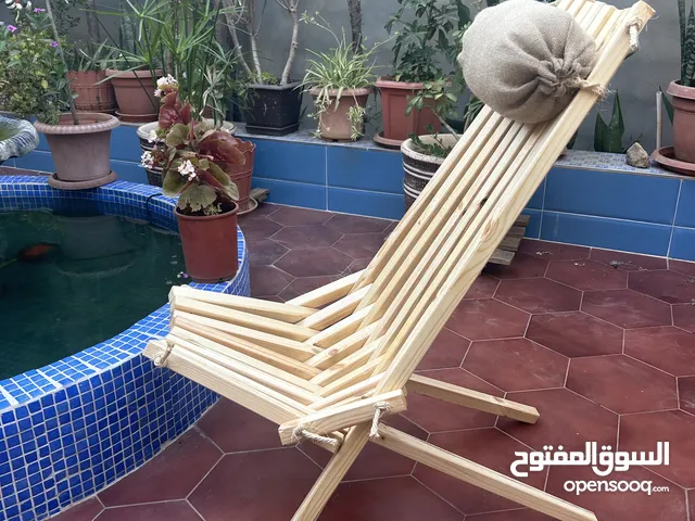 كرسي قابل للطي من الخشب الاحمر للاستعمال الخارجي مع وساده