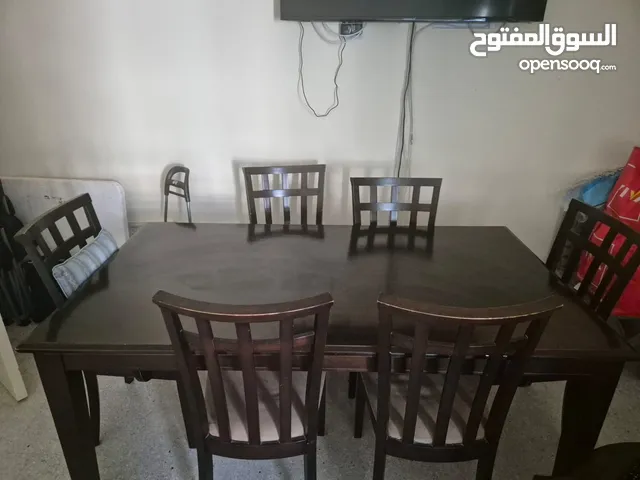 للبيع طاولة سفرة 6 مقاعد بحالة جيدة جداً. Dinning table for 6 for sale in a very good condition