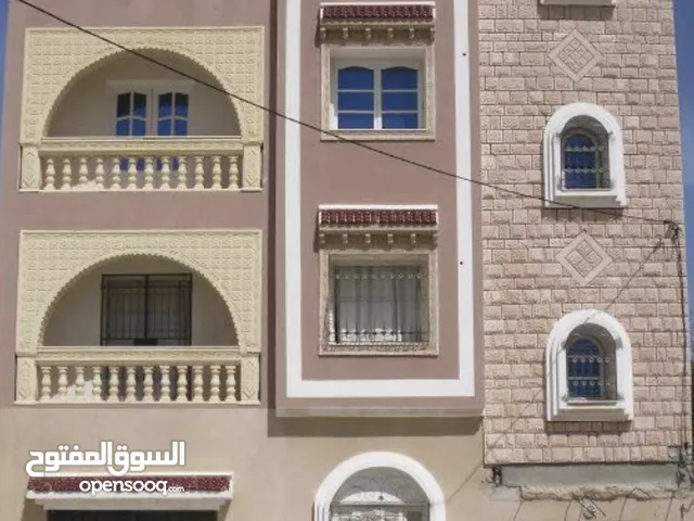 للبيع في سوسه حي الرياض الخامس فيلا ستيل اماريكان وطابق اخر و ستوديو