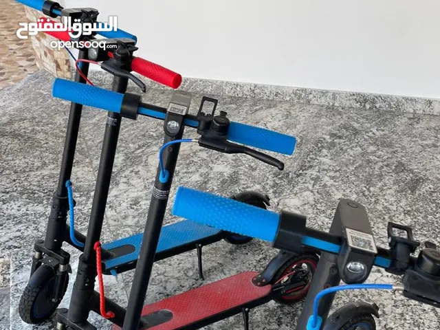للبيع 4 سكوترات بحالة ممتازة