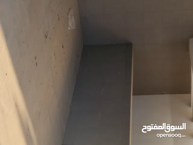 للايجار فيلا راقية جدا تتكون من سرداب وثلاثة ادوار For rent: A very luxurious villa consisting of a