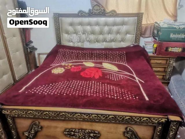 تخت خشب لاتيه مجوز منجد بحاله ممتازه جدا للبيع بسعر مغري تفصيل مش تجاري مع فرشا طبيه زمبرك ممتازه