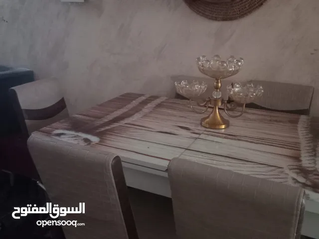 طاولة سفرة بتفتح بتسير أكبر معها 6كراسي